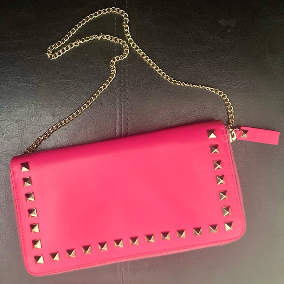 Valentino Garavani Rockstud Zipped Wallet With Chain - Picture 2 of 12